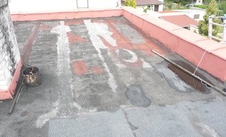 Renovace ploché střechy - natavení modifikovaných pásů - stav před realizací