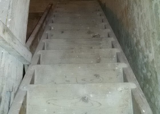 Renovace dřevěného schodiště - stav před realizací