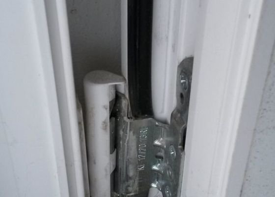 Seřízení plastových dveří