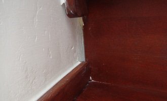 Broušení a lakování dřevěných schodů